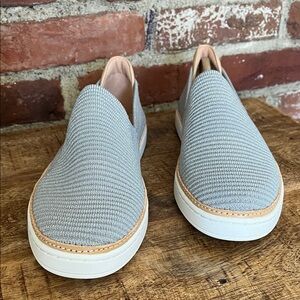 UGG women’s Light sparkly Gray Knit Slip-On Loafers with Cream Trim